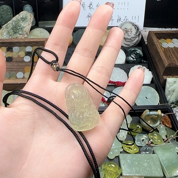 蛇纹石玉颈饰未镶嵌惊***龙牌