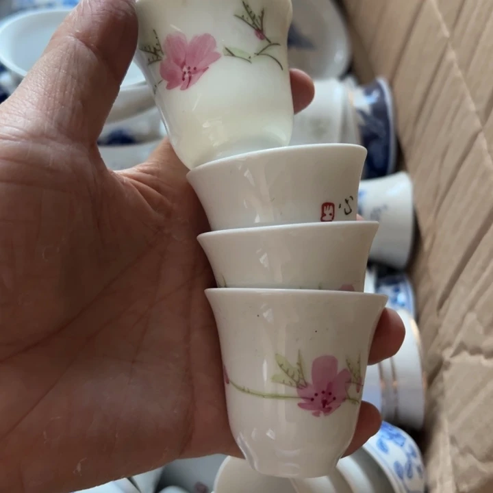 手绘微瑕酒杯四个陶瓷