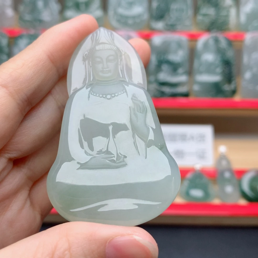 徐***徐翡翠未镶嵌颈饰素衣