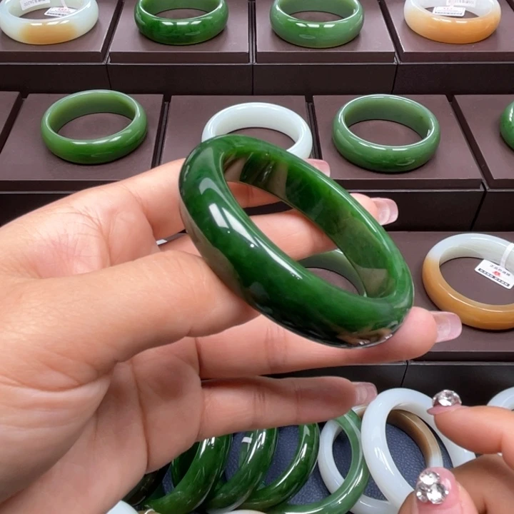和田玉（碧玉）未镶嵌手镯