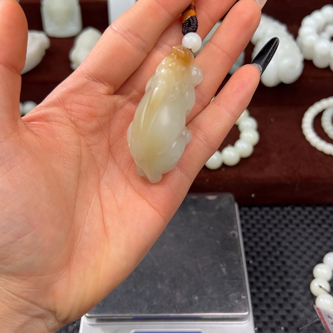 彬***礼和田玉（糖玉）未镶嵌颈饰