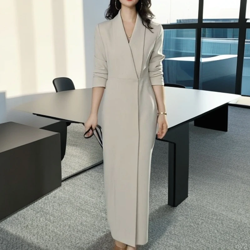 高级感极简风通勤显瘦包臀裙秋季送腰带纯色新款V领连衣裙2025女