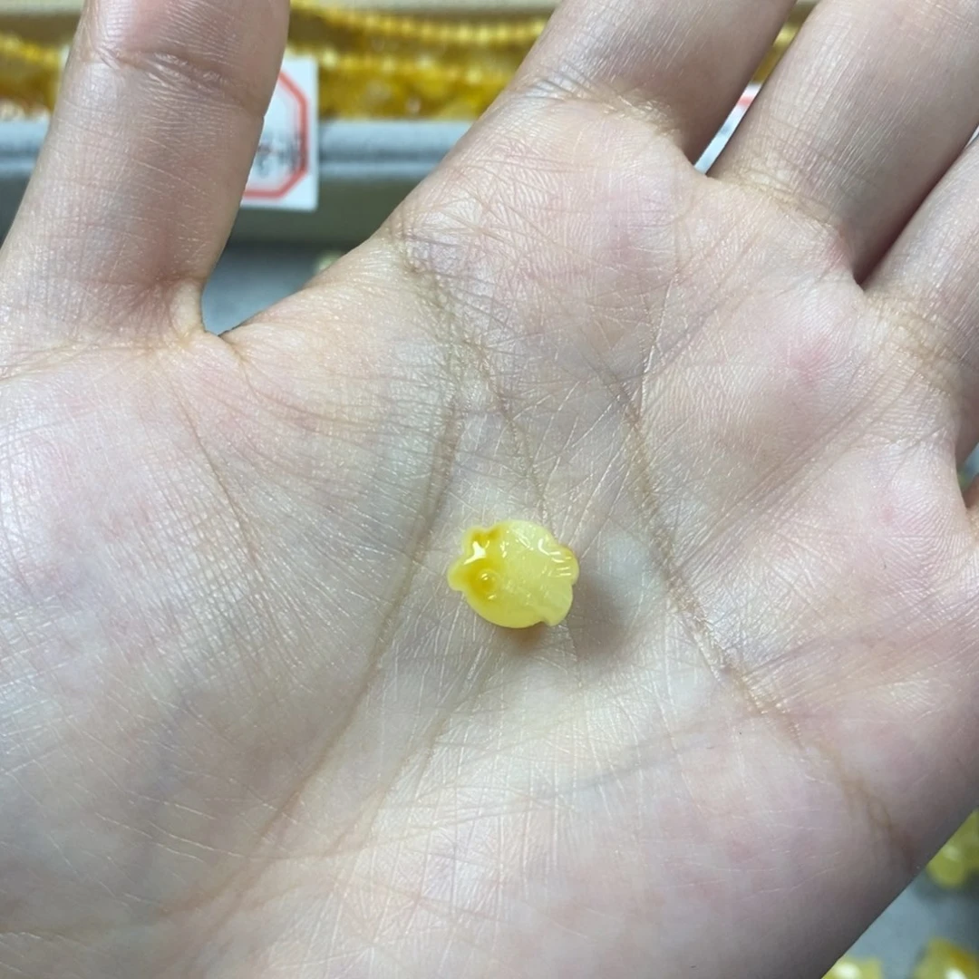 琥珀裸石未镶嵌F****?小鱼