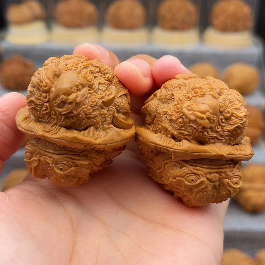 核桃把件龙蟾貔貅