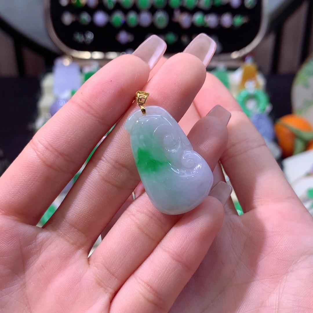 翡翠颈饰18K金镶嵌翡翠