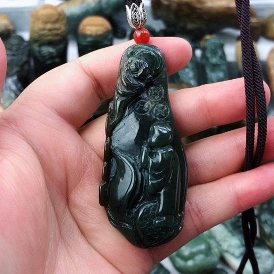 未镶嵌岫岩河磨玉（透闪石质玉）挂件