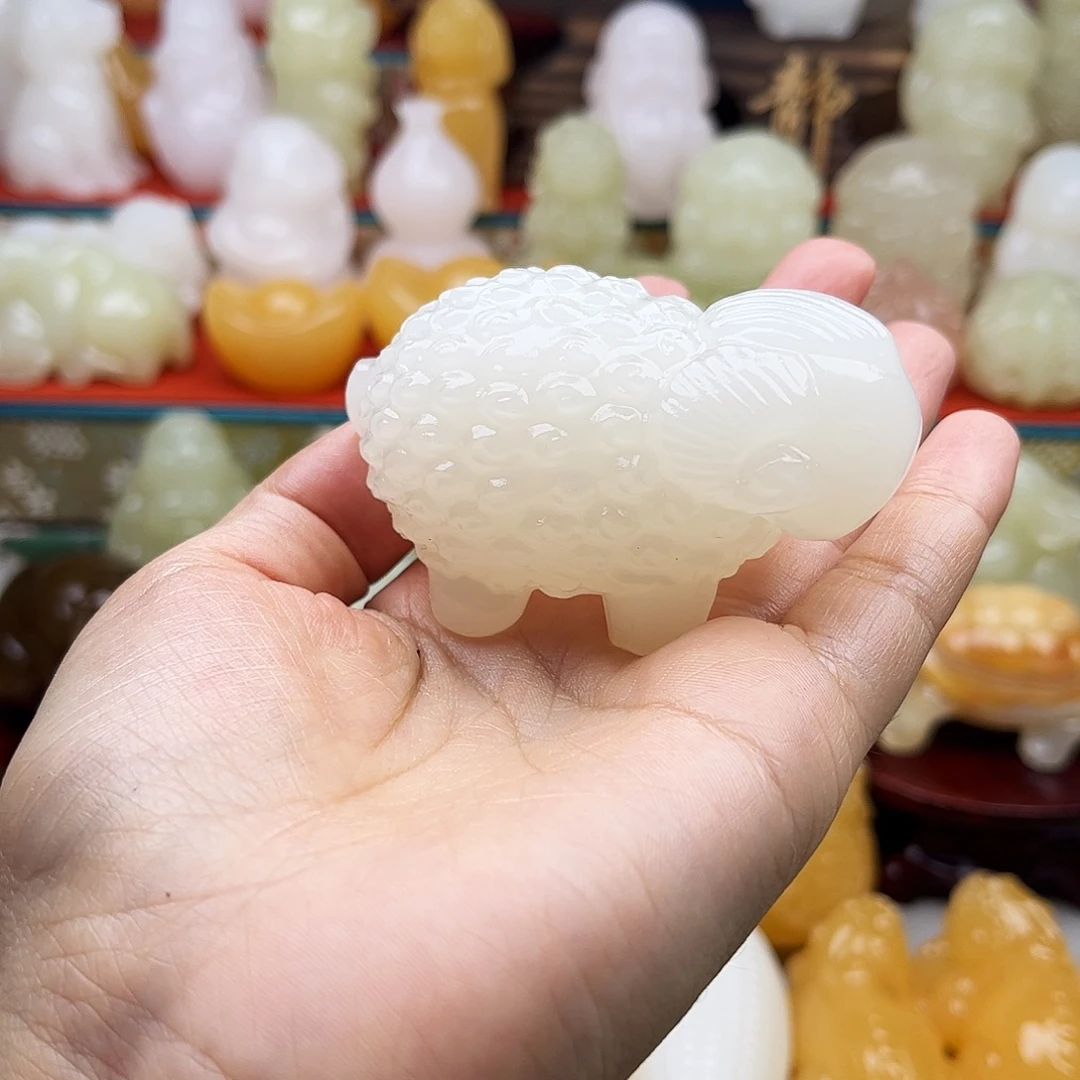 图***)石材羊羊手把摆件
