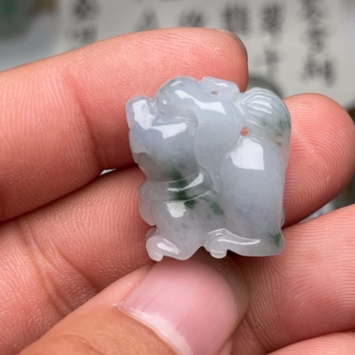 翡翠未镶嵌颈饰旺财