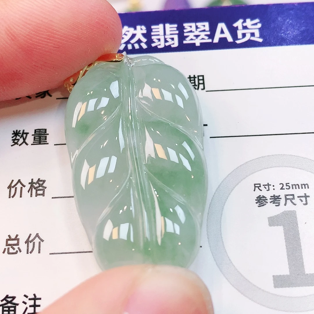 翡翠未镶嵌颈饰缅甸