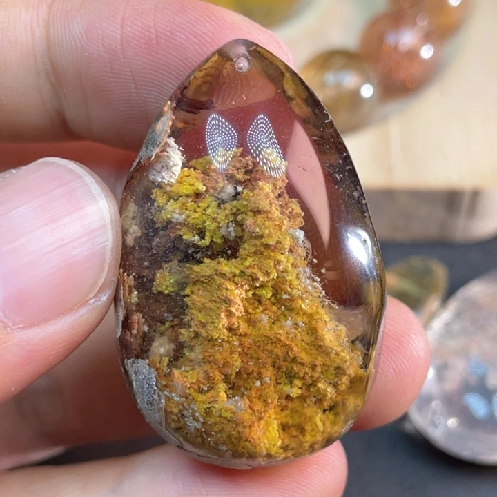 未镶嵌颈饰水晶华**1脖子