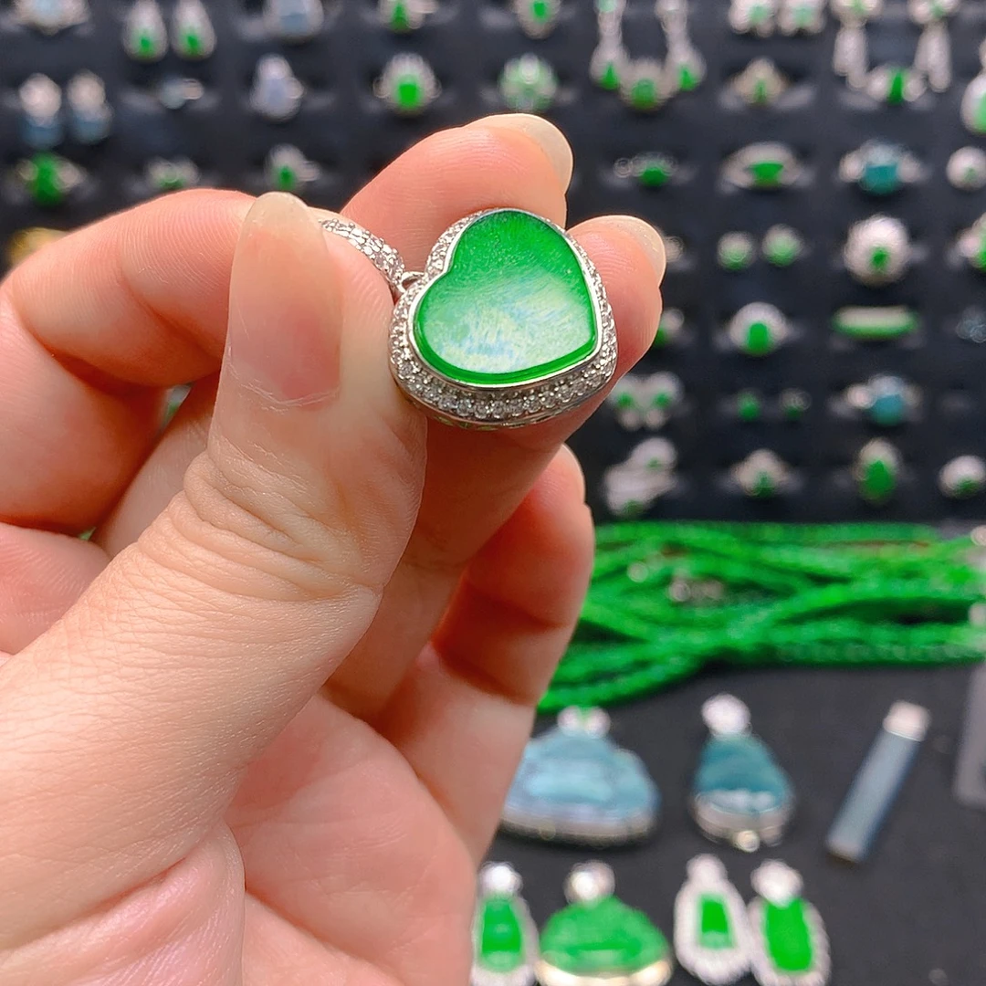 翡翠未镶嵌吊坠(不含链)