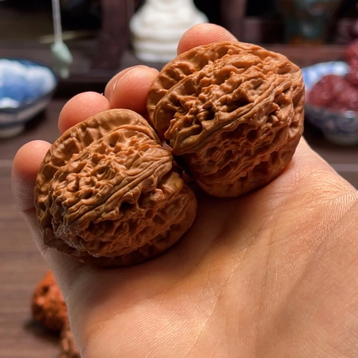 文玩核桃吊坠三角白