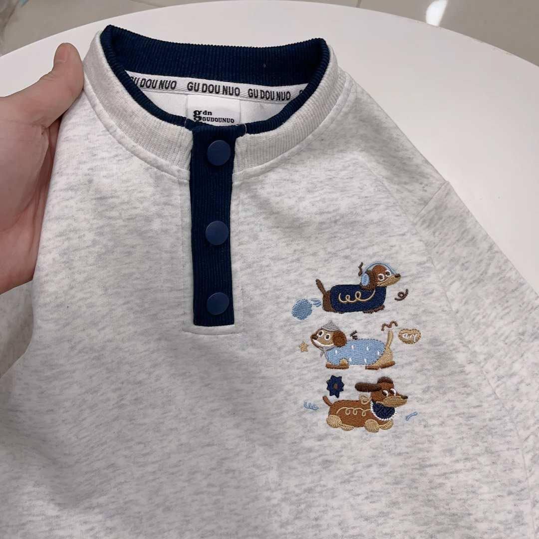 春季新款 韩版 刺绣卫 圆领撞色 扣子 腊肠狗重工刺绣 休闲亲子款