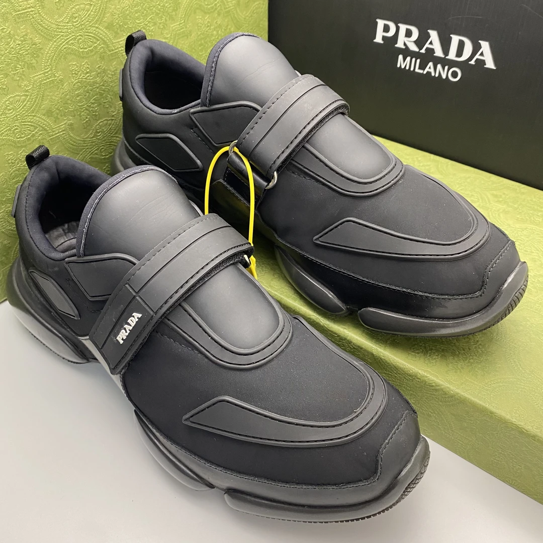 95新 Prada/普拉达 39.5欧码/黑色布面拼接魔术贴厚底运动鞋