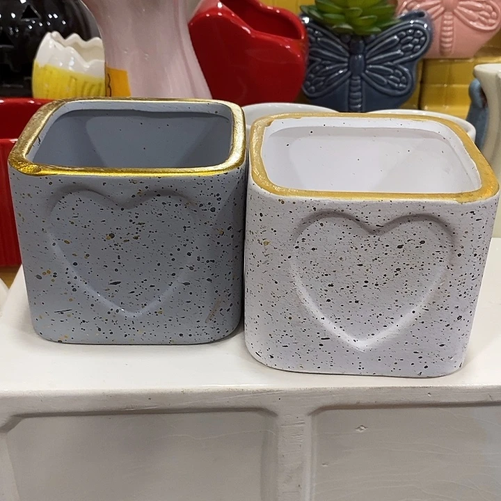 陶盆有孔 瑕疵针孔漏釉介意勿拍外口 8.5外高7.5