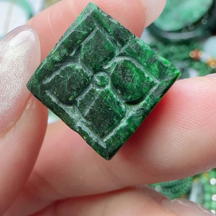 翡翠未镶嵌颈饰天然A货49