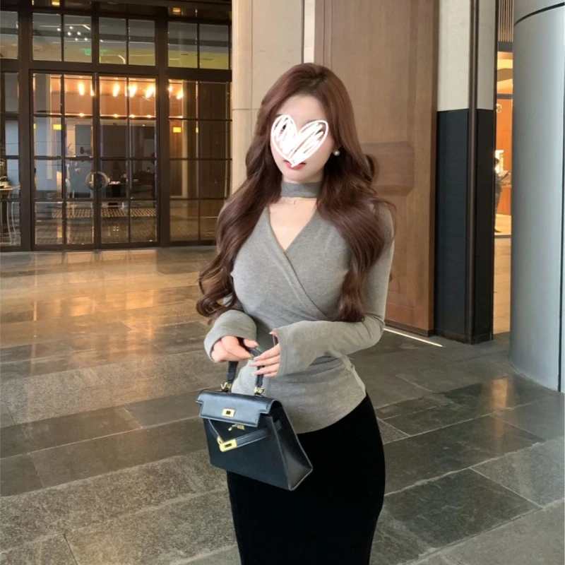 2025年冬季新款韩系穿搭高级设计感V领挂脖内搭加绒T恤打底衫上衣