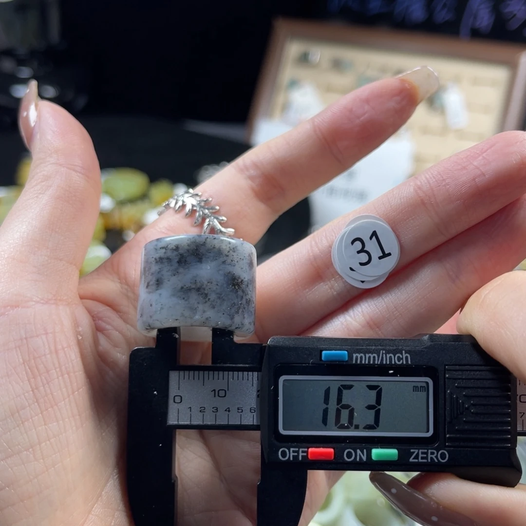 蛇纹石玉未镶嵌戒指