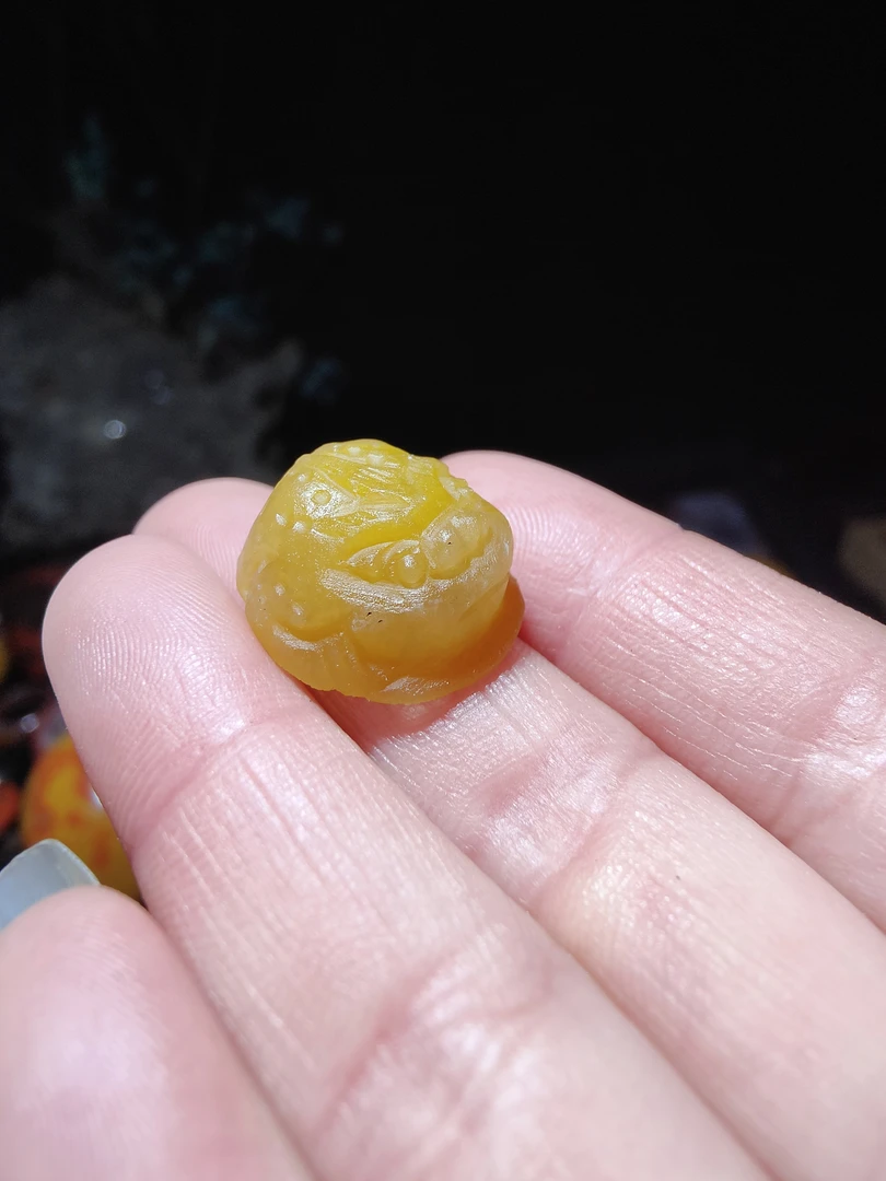 外蒙战国红小雕件