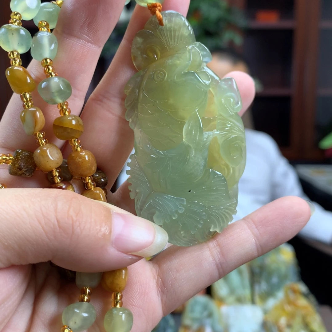 未镶嵌蛇纹石玉颈饰