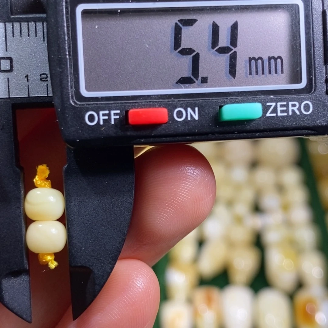 蜜蜡未镶嵌裸石配饰