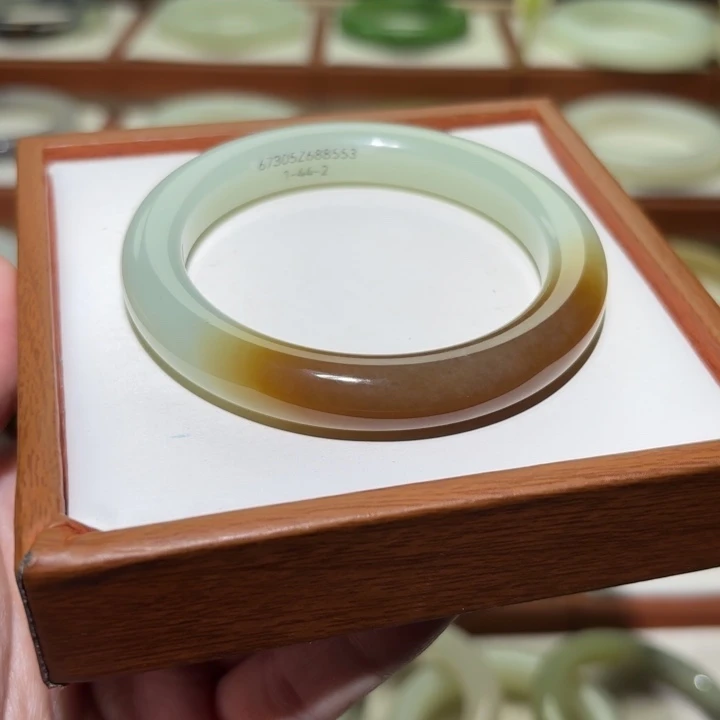 和田玉未镶嵌手镯且末蓝一口老红糖53-54巧克力糖