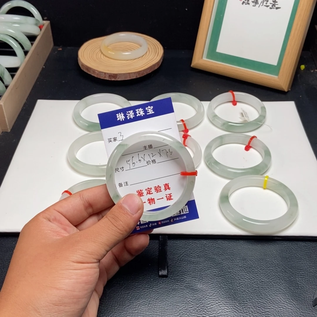 见***吗石英质玉手镯未镶嵌3