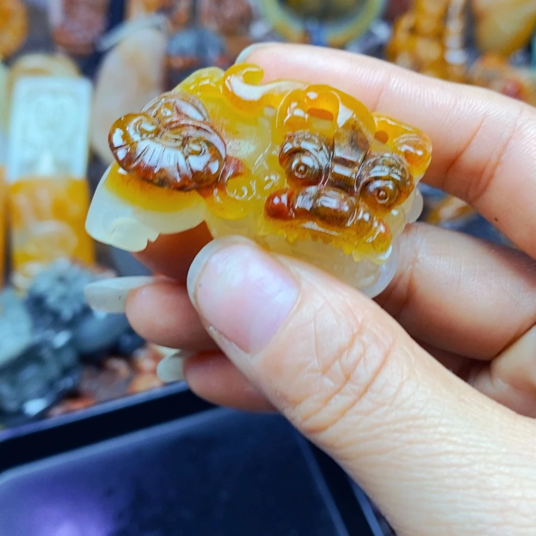 石英质玉（黄龙玉）未镶嵌颈饰