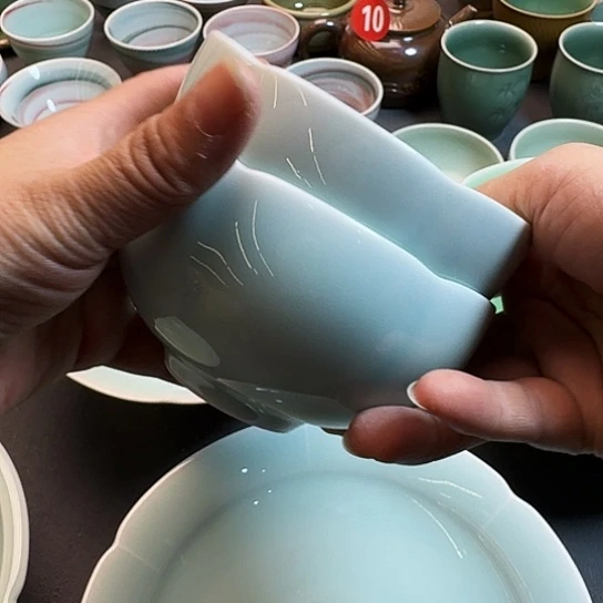 龙泉青瓷小碗微瑕