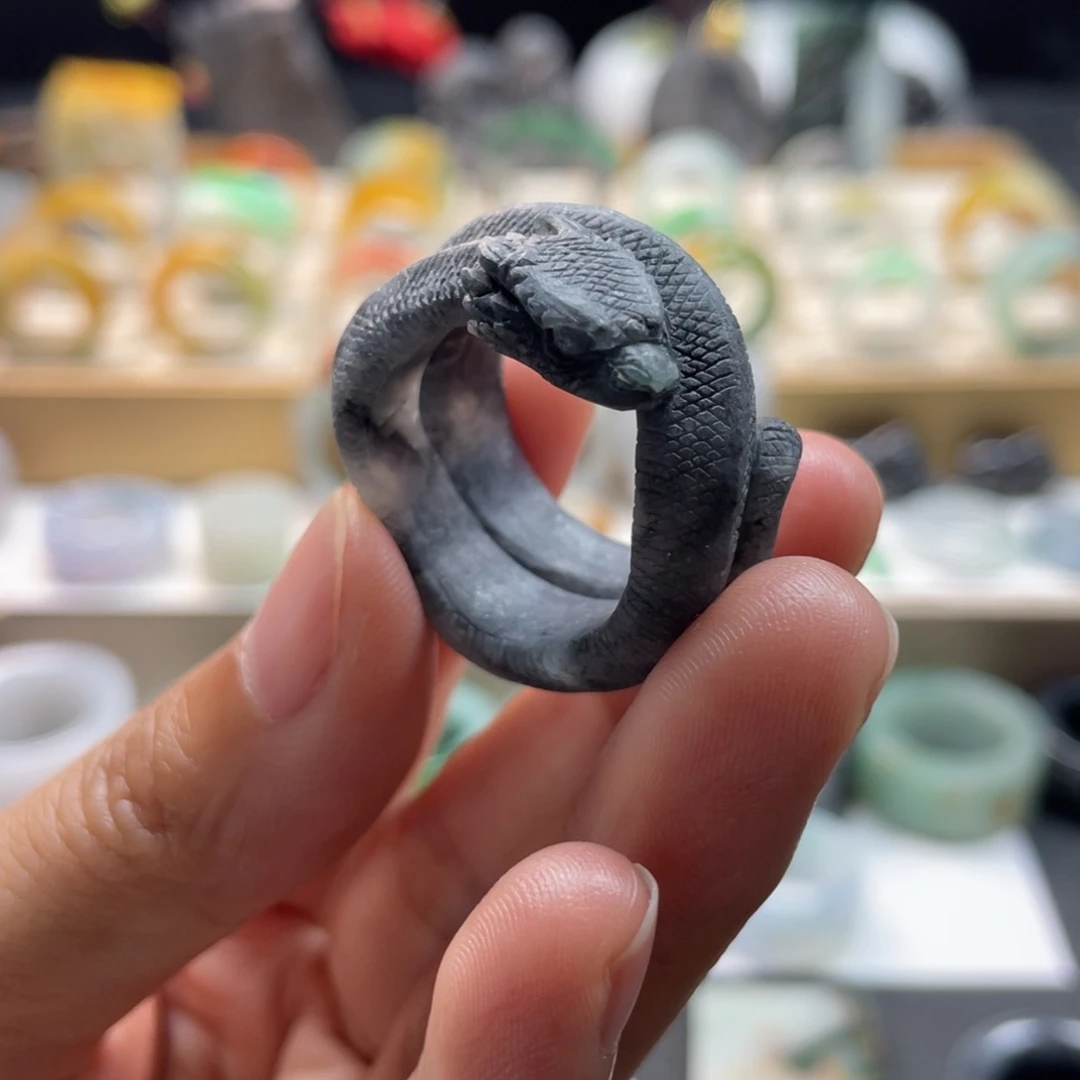 定制翡翠未镶嵌皮**记戒指