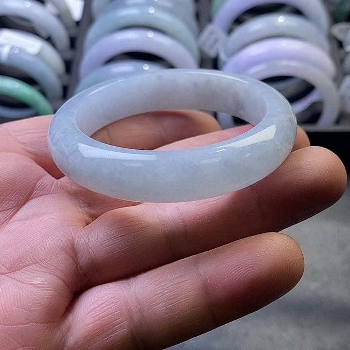 翡翠未镶嵌手镯5、正