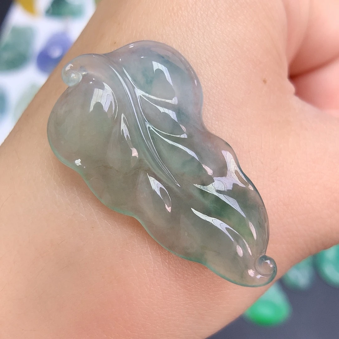 翡翠未镶嵌颈饰叶子