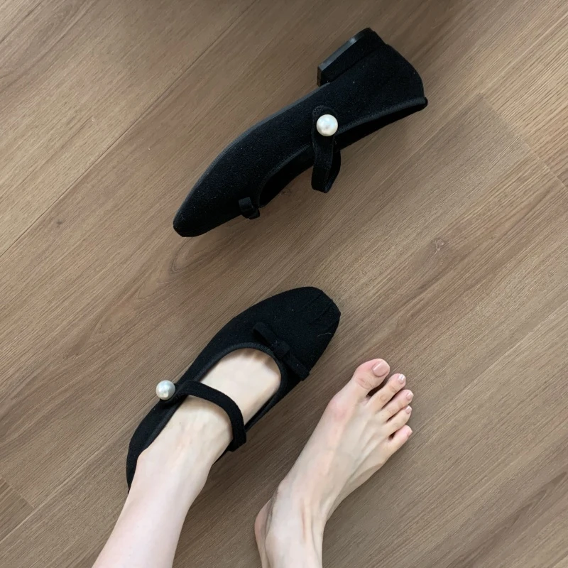 法式绒面红色玛丽珍鞋女2025年新款蝴蝶结一字带珍珠方头平底单鞋