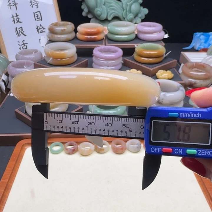 石英岩玉未镶嵌手镯