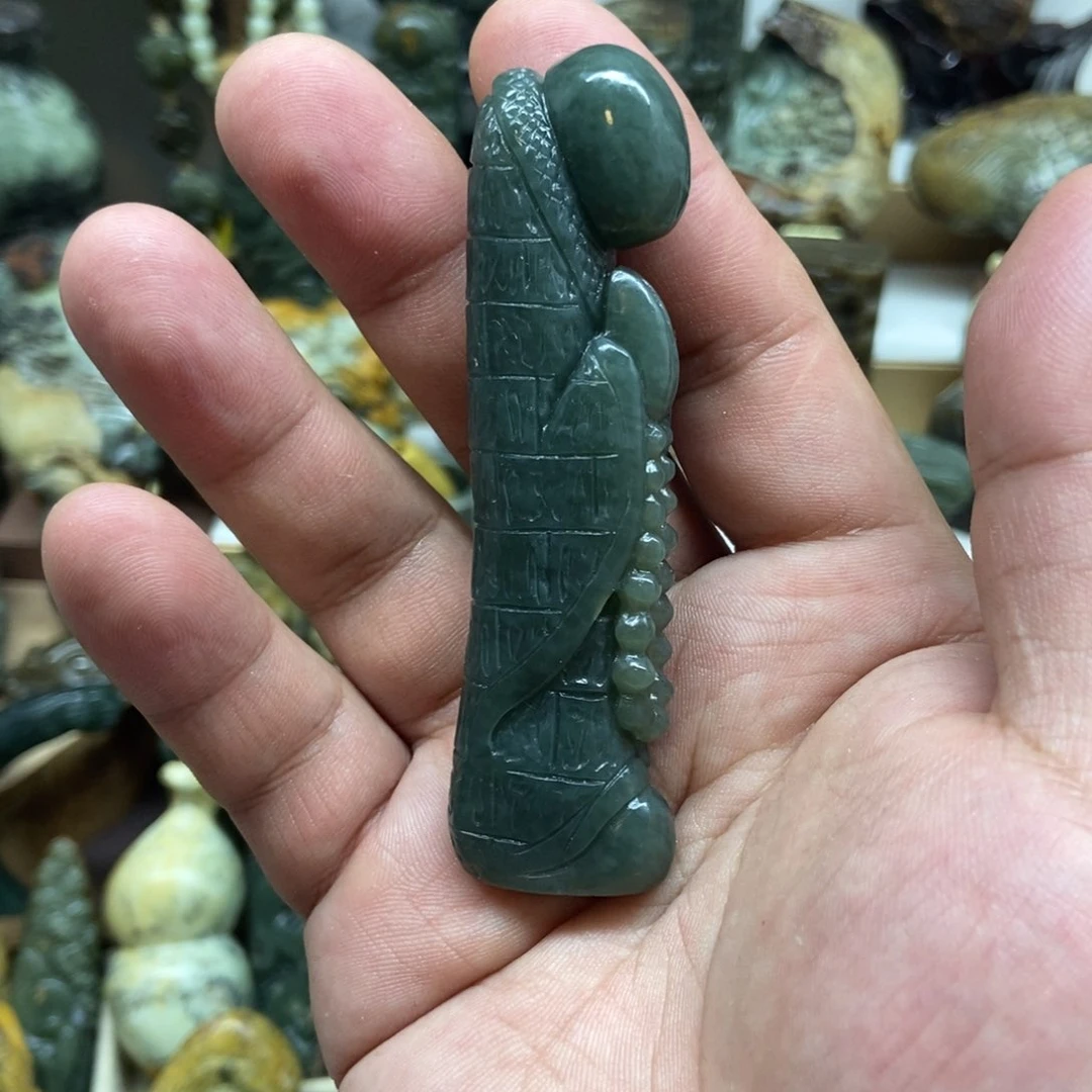 未镶嵌岫岩老玉（透闪石质玉）把件