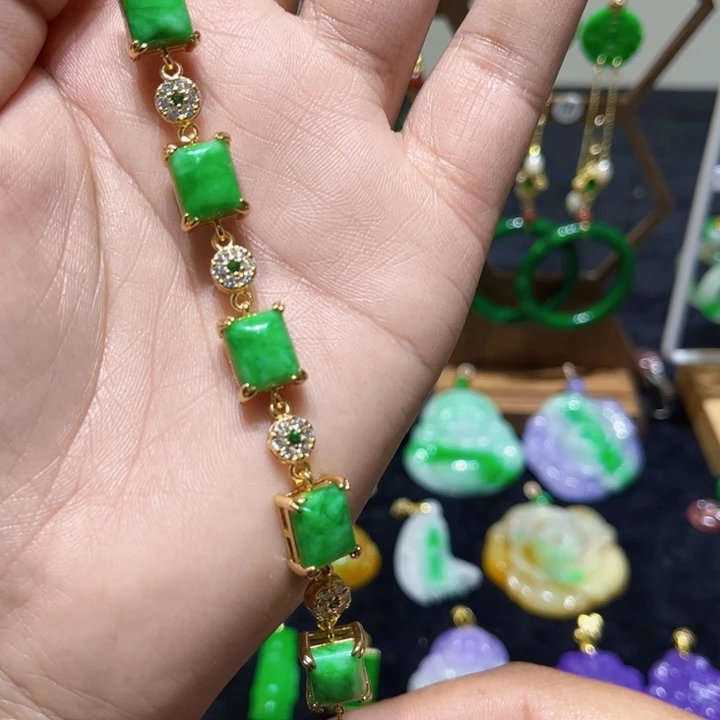 翡翠颈饰未镶嵌手链