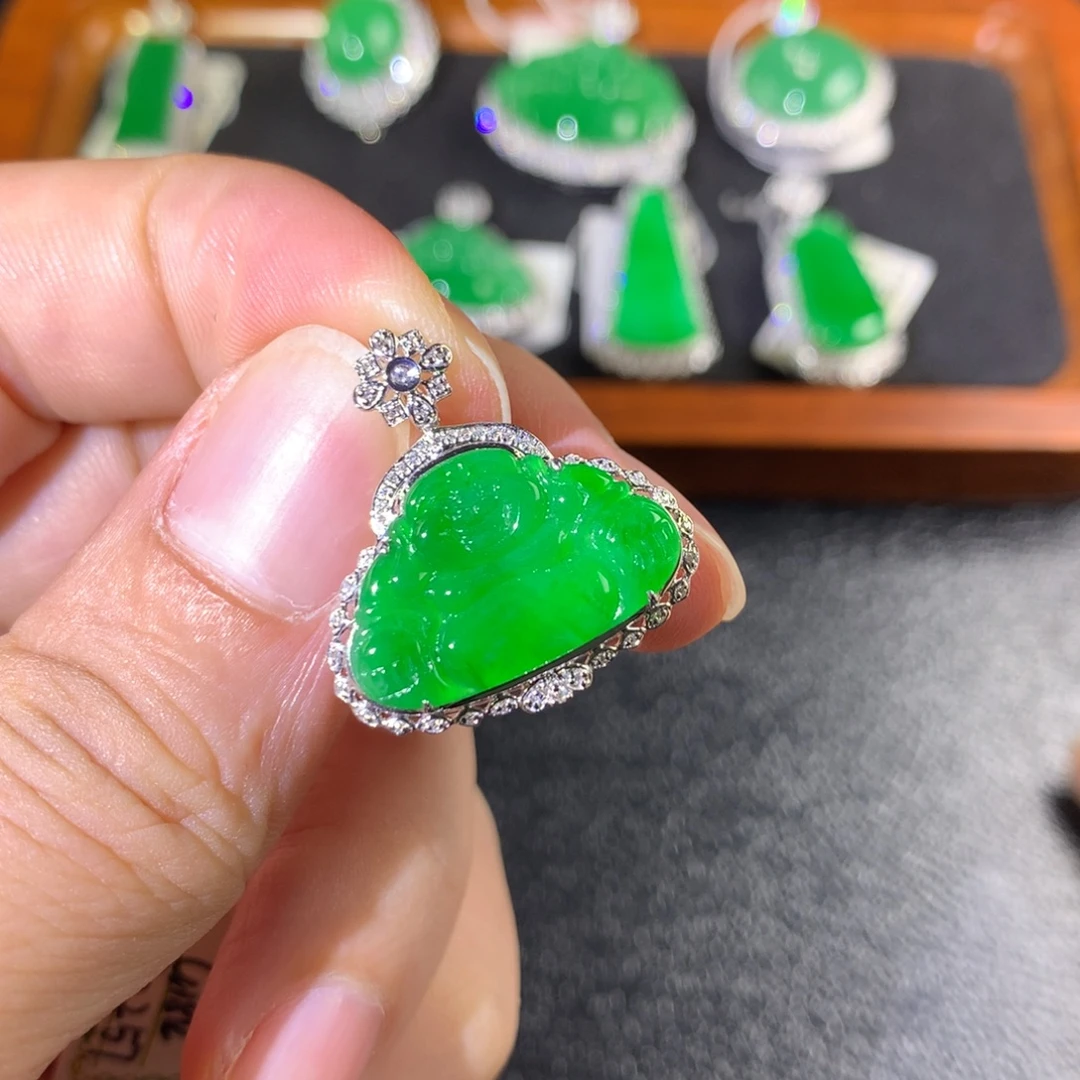 翡翠18K金镶嵌颈饰翡翠