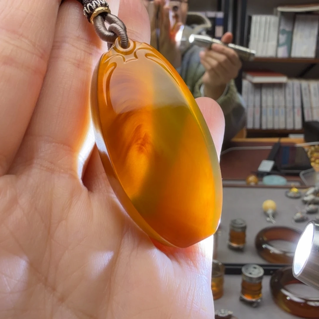 琥珀颈饰未镶嵌牌