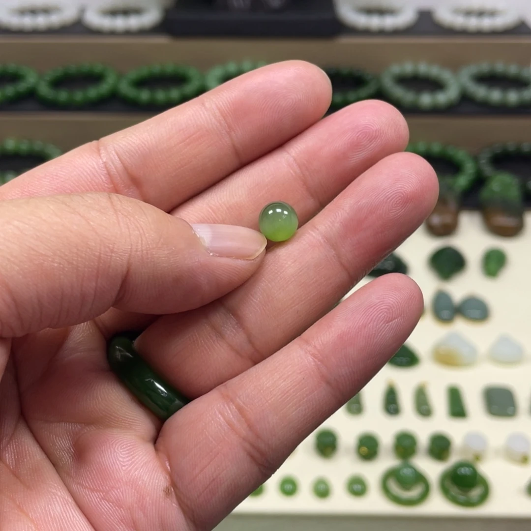 小***思和田玉（碧玉）未镶嵌颈饰