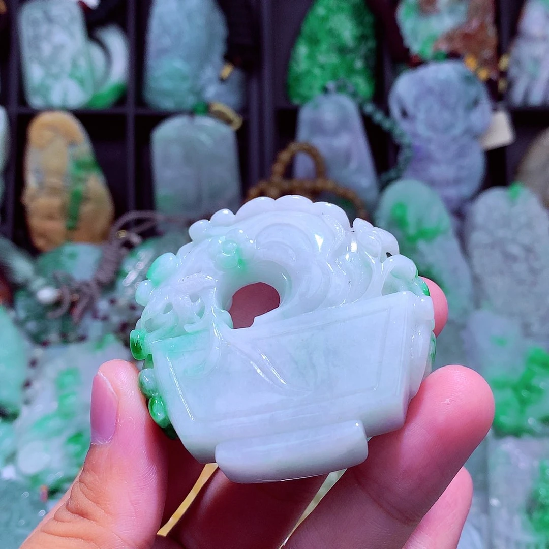 颈饰未镶嵌翡翠天然