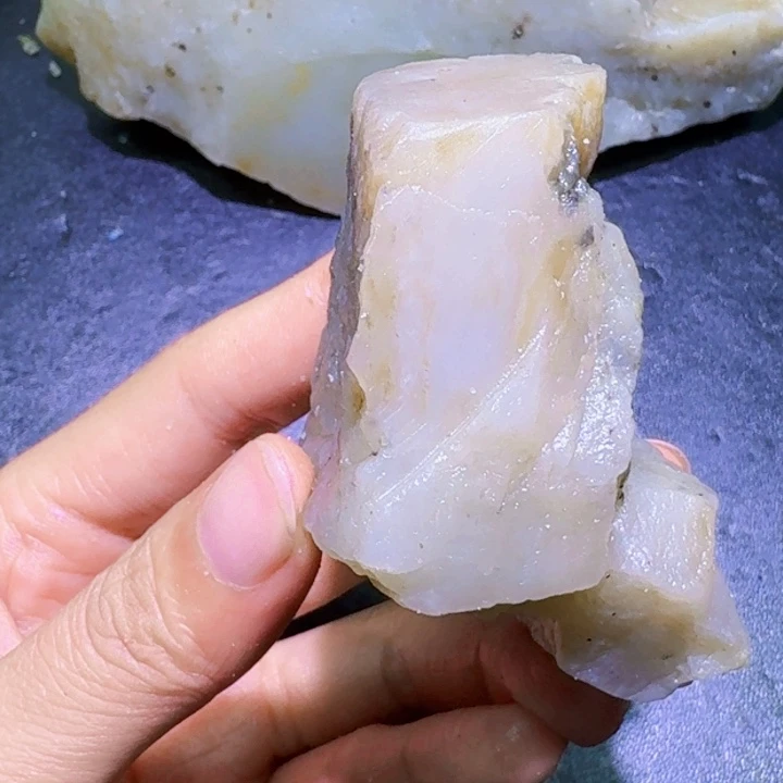 未镶嵌和田玉（糖玉）珠宝半成品