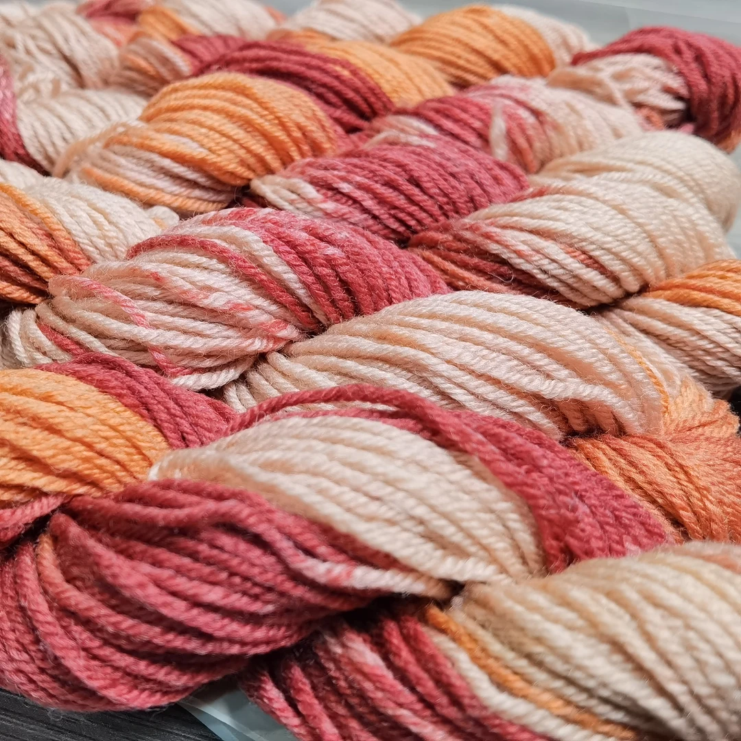 段染线渐变彩虹中粗线手工编织毛衣围巾毛线手编粗毛一两一绞