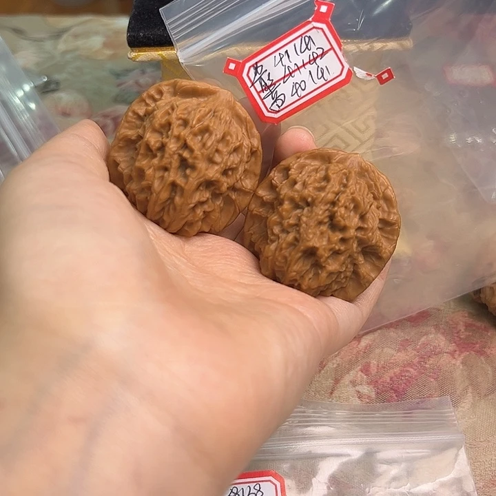 文玩核桃把件非嫁接看老四