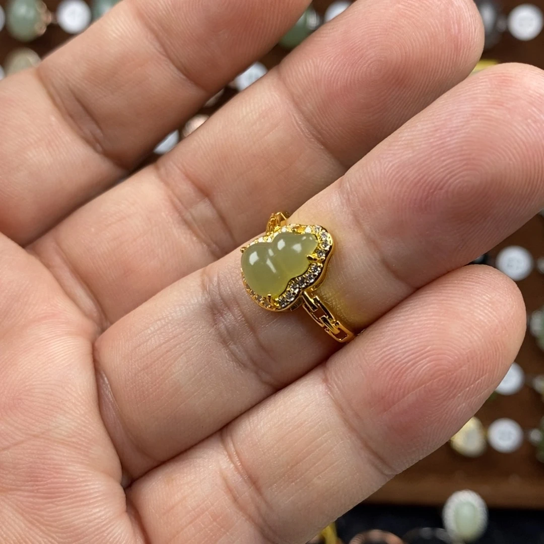 和田玉（青白玉）戒指合金