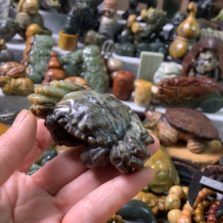 未镶嵌岫岩河磨玉（透闪石质玉）把件