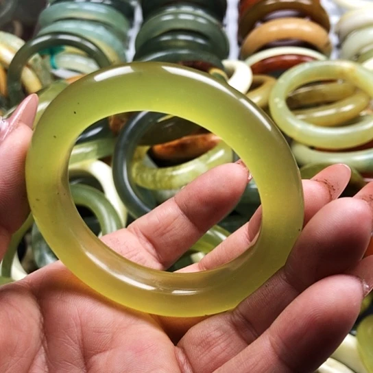 蛇纹石玉手镯未镶嵌?***m