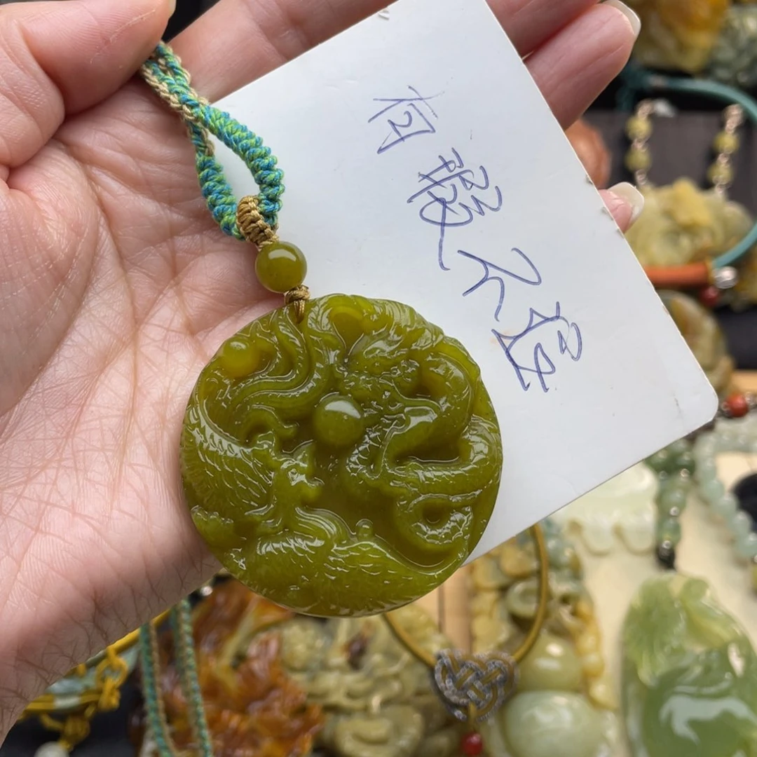蛇纹石玉颈饰未镶嵌