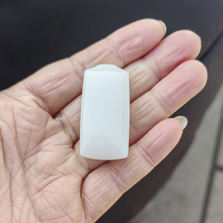 和田玉野牛沟白玉卡40尺寸平安牌吊坠