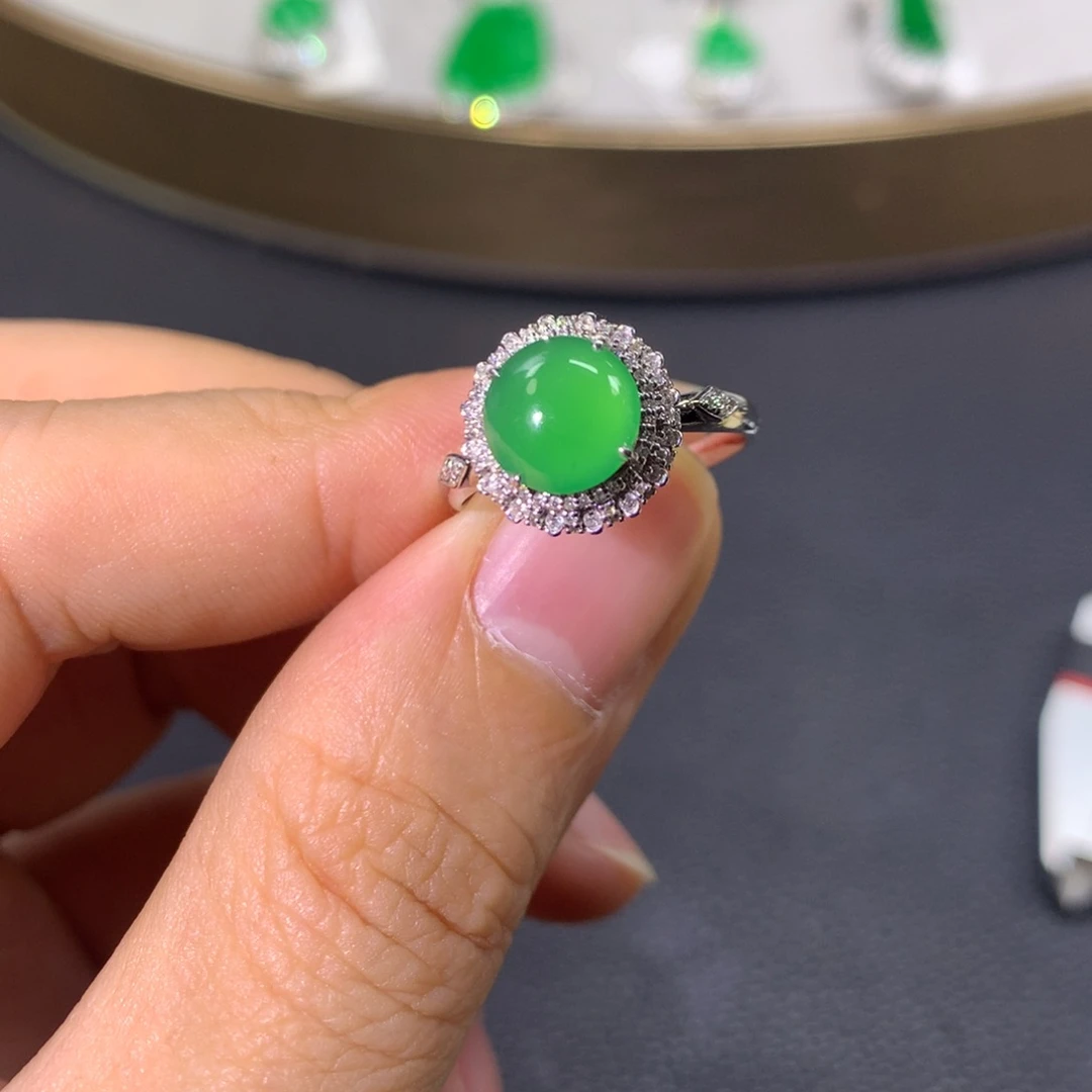 翡翠戒指18K金镶嵌翡翠