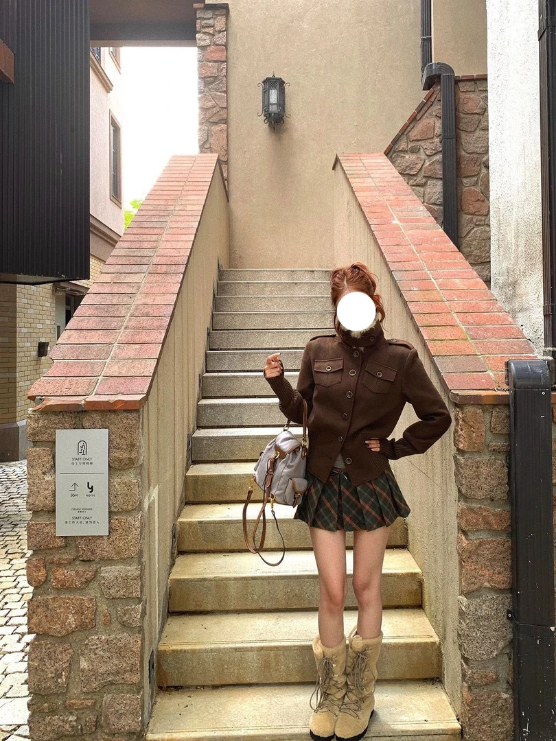 2025秋季新款毛绒立领设计感收腰短外套复古显瘦夹克美拉德色系